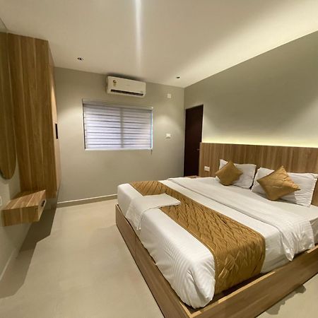 Muziris Manor Residency Hotell Kochi Exteriör bild