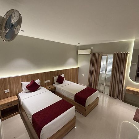 Muziris Manor Residency Hotell Kochi Exteriör bild