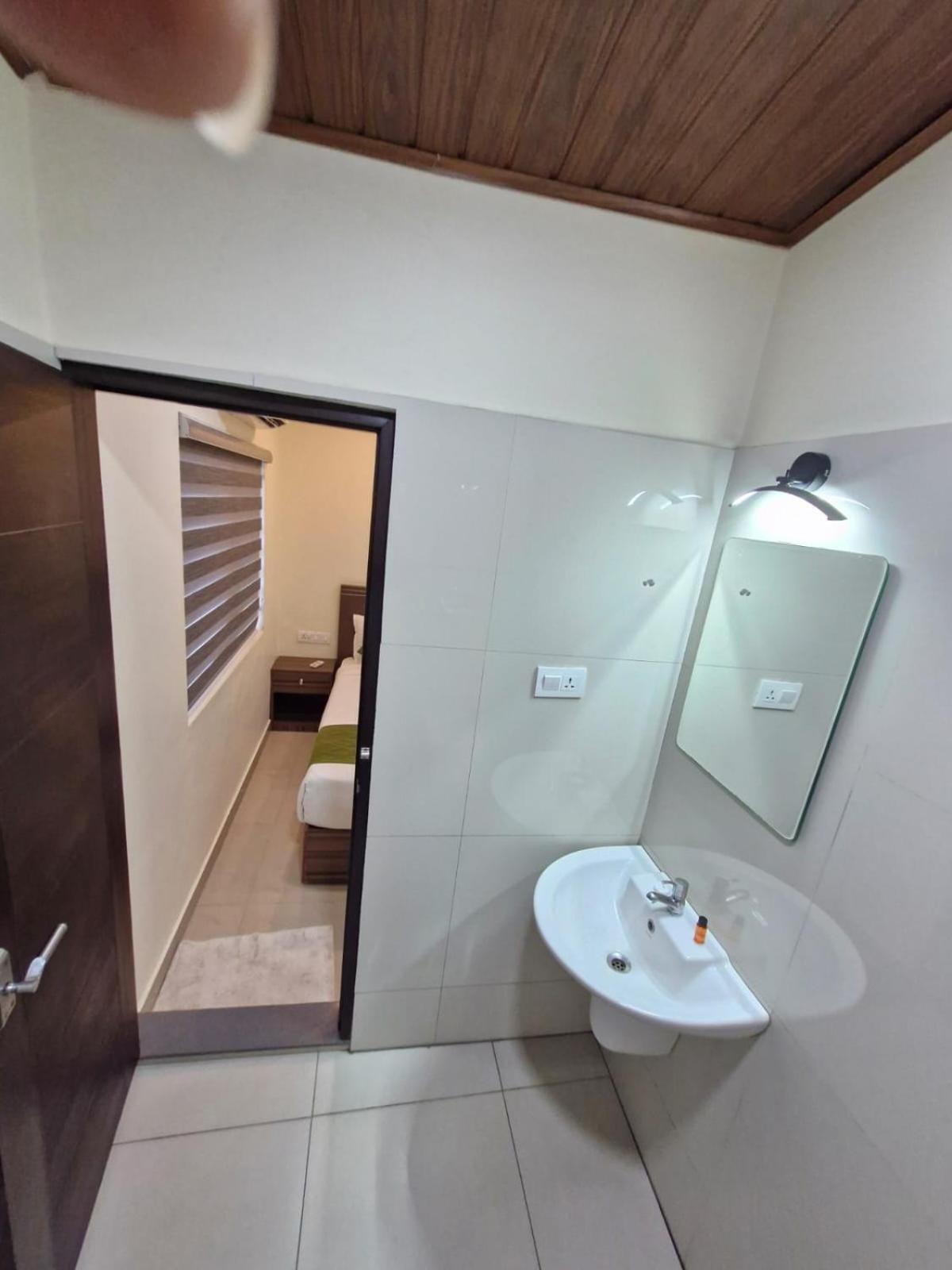 Muziris Manor Residency Hotell Kochi Exteriör bild
